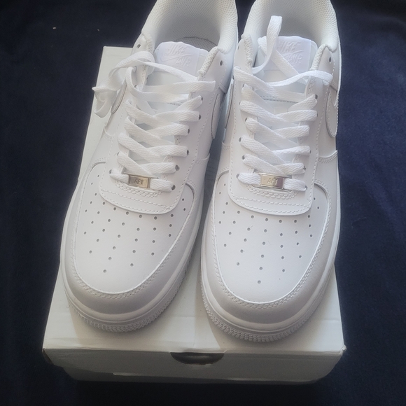 Nike White Sneakers - Picture 1 of 4